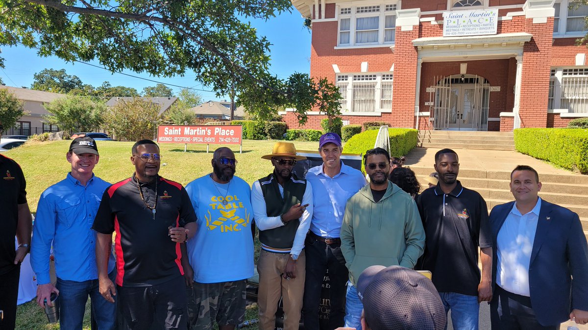 JudgeClayJ's tweet image. Early voting starts on Oct. 24! Make a plan to vote TODAY for @BetoORourke and every Democrat on the ballot❣️🇺🇸  find more information about voting here: votetexas.gov/mobile/index.h…