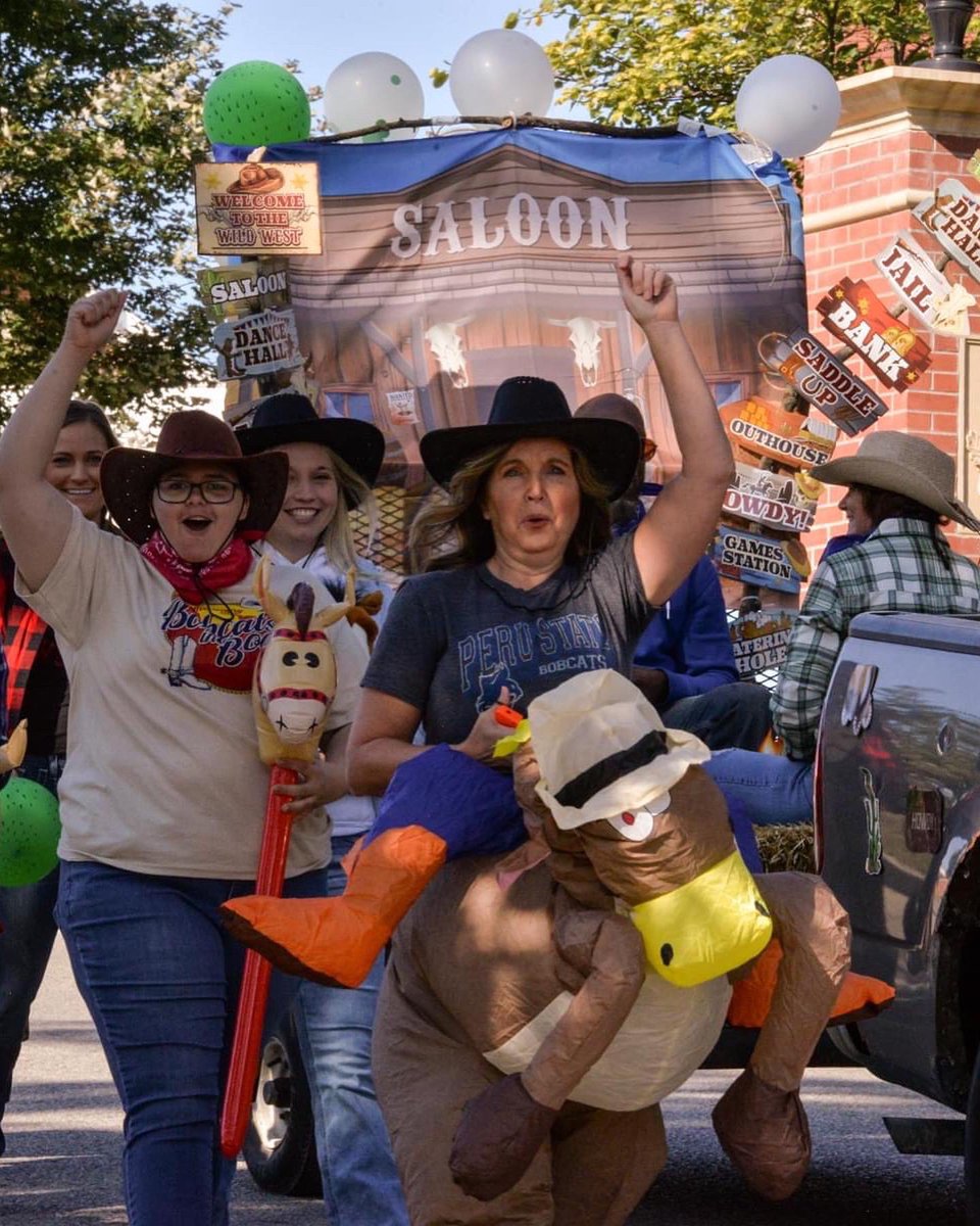 PeruState's tweet photo. A top ten weather day for a Homecoming Parade, “Bobcats in Boots” at @perustate 💙🐾🥳

Images provided by: Brandi Hull, Digital Graphic Designer from our Marketing Department. 

#homecoming2022 #peru155 #ClawsOut #BleedBlue #perunebraska #gobobcats🐾 
#homecomingparade2022 https://t.co/EBOlfSiAzX