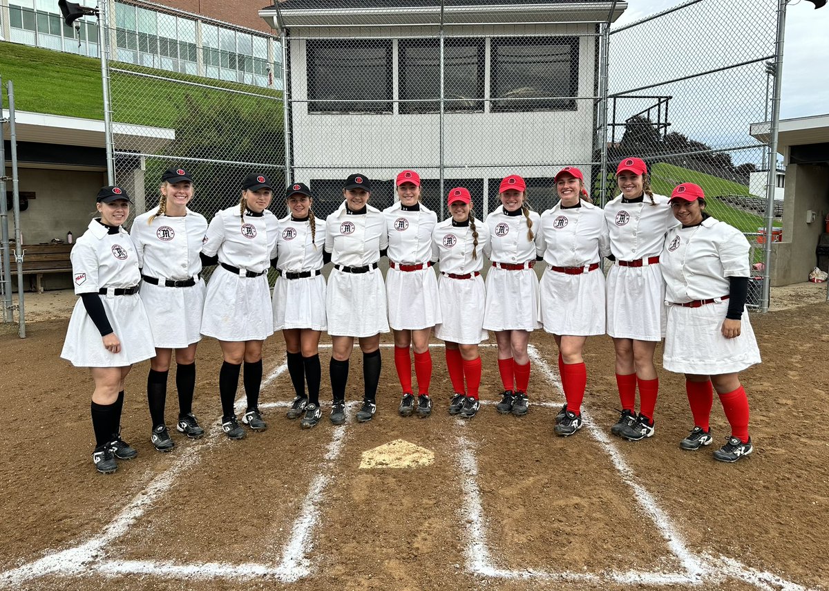 MUsoftball's tweet photo. The sun came out and it was a great day to play a Throwback Game and celebrate with our families! #MUSB43 #dirtintheskirts https://t.co/UiZ9k99u3T
