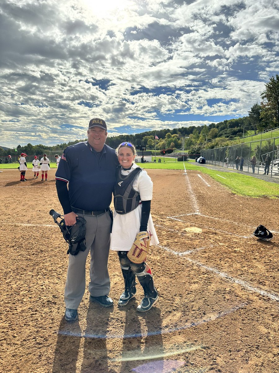 MUsoftball's tweet photo. The sun came out and it was a great day to play a Throwback Game and celebrate with our families! #MUSB43 #dirtintheskirts https://t.co/UiZ9k99u3T