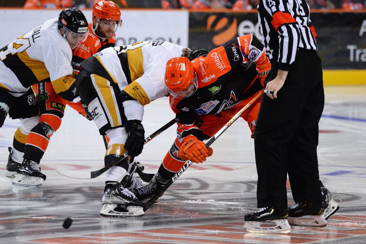 steelershockey's tweet photo. Action from the 2nd period.....

📷 @woolster80 &amp; @hayleylouz https://t.co/wNWzzmBRNe