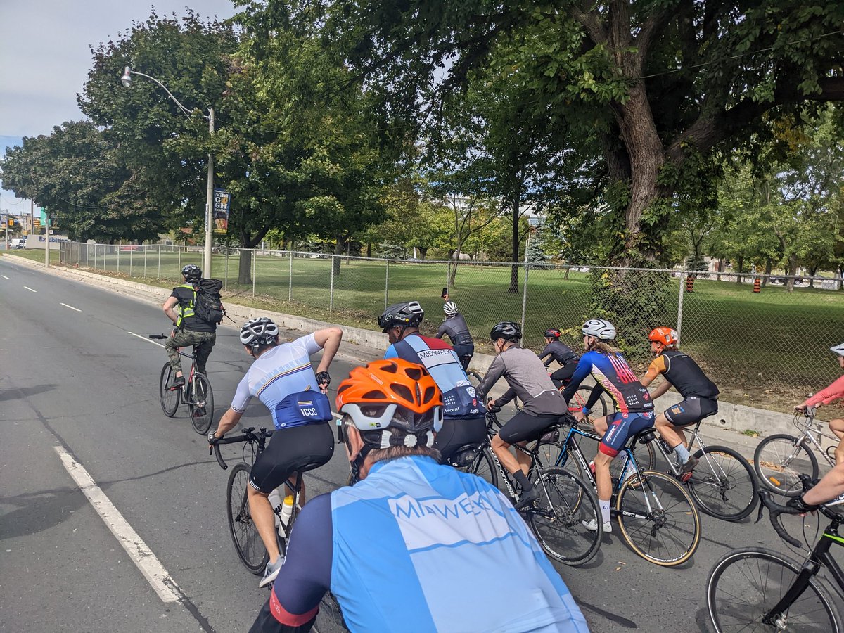 midweekcycling's tweet image. Great day for a ride on Lake Shore Blvd West. Thrilled to have joined HUNDREDS of people demanding safe streets, who are tired of targeted harassment and road safety theatre, and mourning the loss of #ActiveTO. #bikeTO #ActivismTO