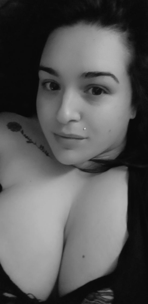Goddess_Alustra's tweet photo. I actually have a day off! Debating on being lazy playing CoD all day or being productive making new content 😅. What things would y'all like to see??? #gamergirls #hotgamergirls #nerdygirls #ContentCreator #bbwbigbutt #bbwwomen #bbwobsession #gothbbw #submisive https://t.co/wIIrAXoeIb