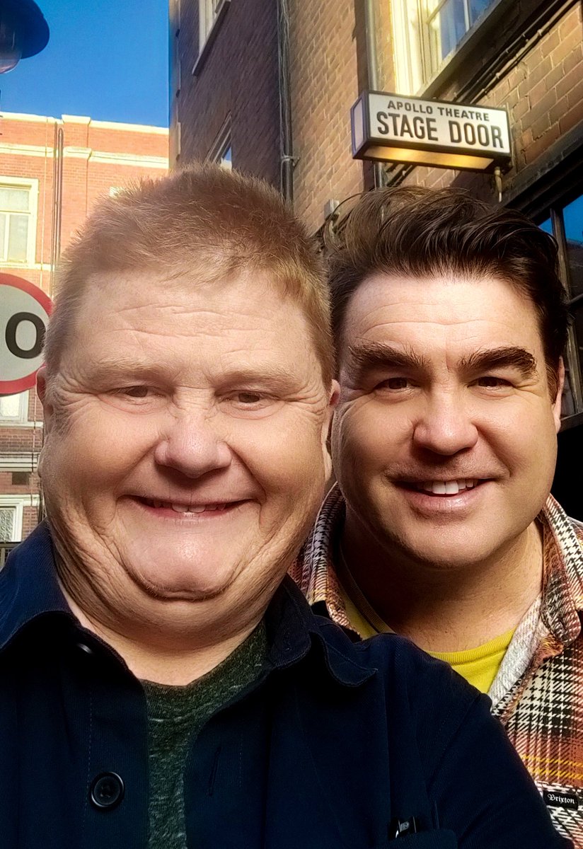 chirpycrow's tweet photo. Load of laughs and a great Stage Door catch up with the one and only @stewartwright74 playing Mr Burbage in the @UpstartCrowPlay....well done to the whole cast and crew, was excellent!
#JungleCrows #UpstartCrow https://t.co/8uzIykZo1z