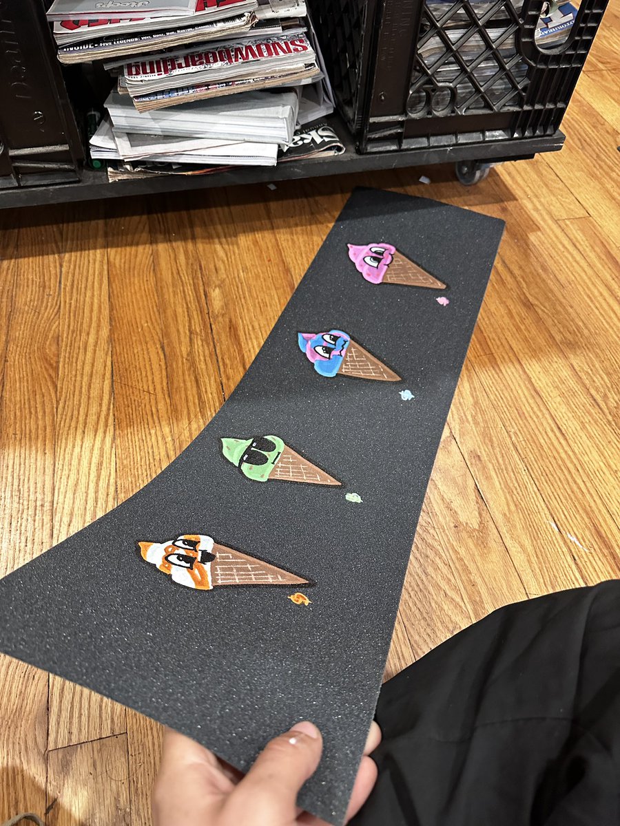 CortexHip's tweet image. For Sale
“Dreamsicle Delight”
$35
Oil Paint Pens on Mob Grip

#gripart #griptape #customgrip #icecream #art #artist #artforsale #softserve #mobgrip #mobgrippy #paintpens #sharpie #skater #skateboarding #thrasher #berrics