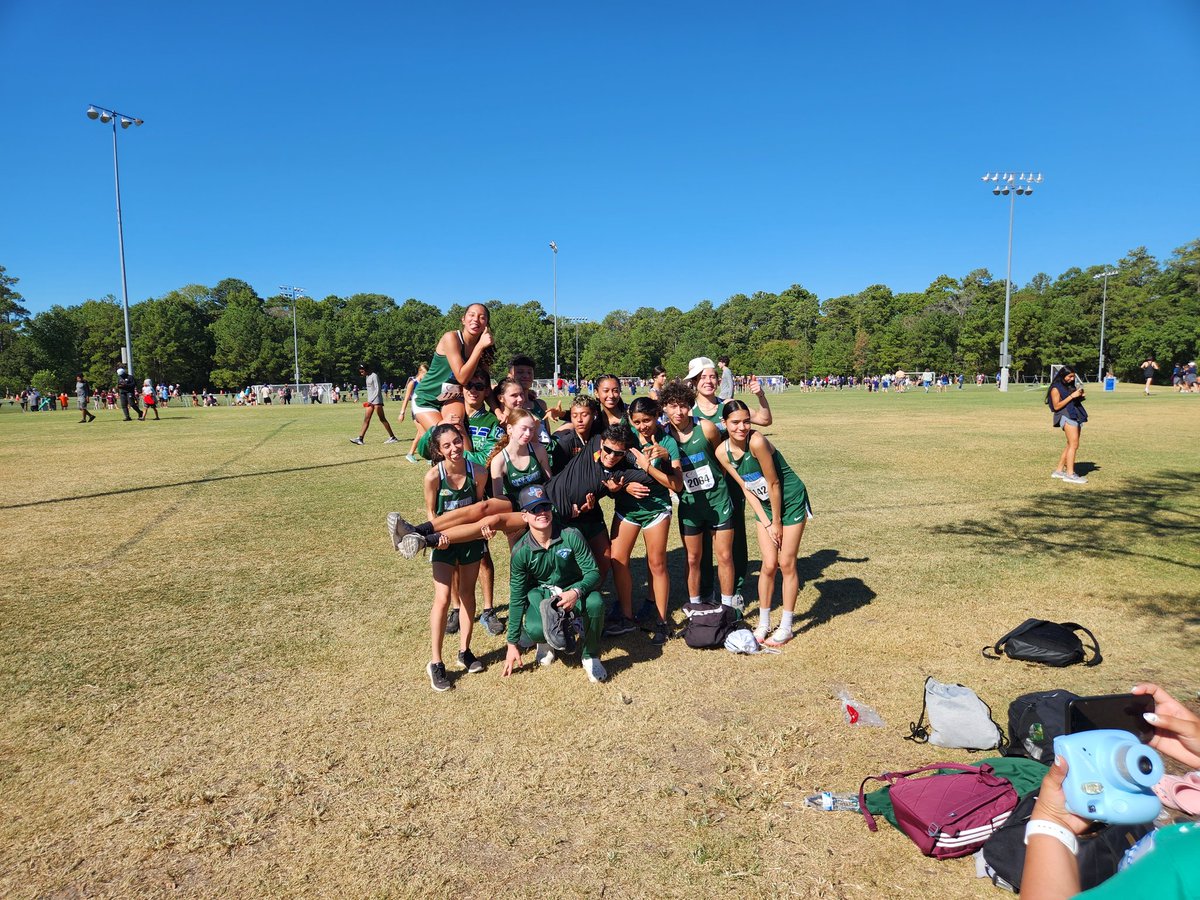 dcardo021's tweet photo. Great job today reping the 915 @EPRunning @MontwoodHS @MHS_AP_CRangel @OHairston_MHS https://t.co/2orDtvP6kJ