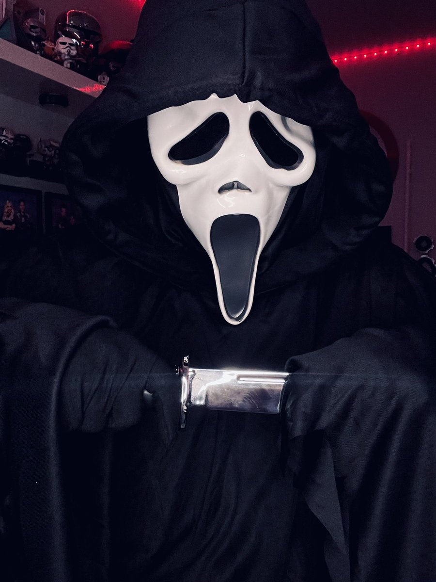 kristicarrillo_'s tweet image. “Whats your fave Scary Movie”🔪🩸

It’s officially Spooky Season!👻🎃

#scream #screamcosplay #spookyseason #Ghostface #ghostfacecosplay