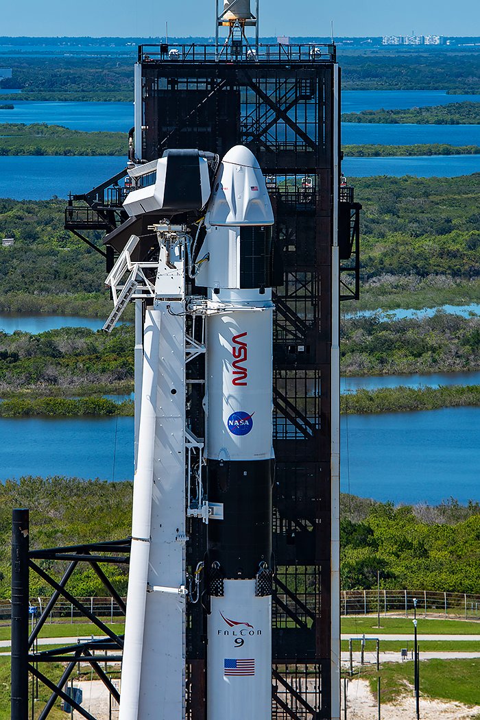 Falcon 9 vertical on pad 39A ahead of launch of four astronauts to the ISS October 5th