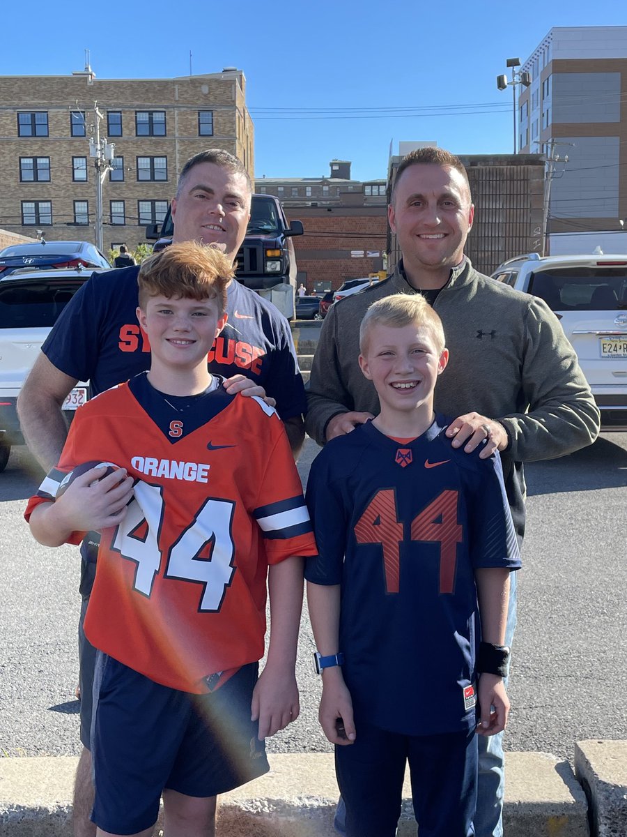 ksmathandcsc's tweet photo. The next generation of Cuse fans!  #cusegameday #cusesuperfan https://t.co/rOQmElgg4E