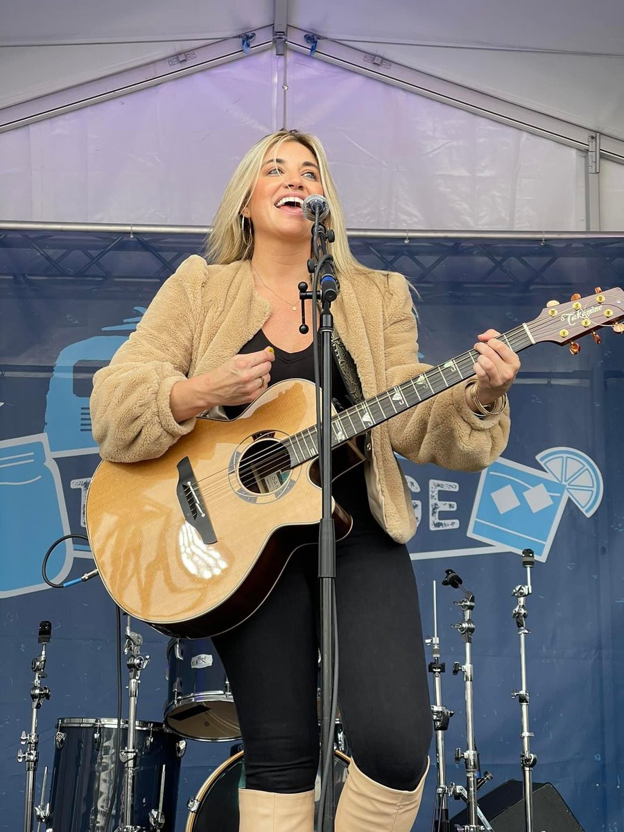 MorganMylesLIVE's tweet photo. Played @TheBigEFair yesterday for the first time in #WestSpringfieldMA - I have to say Iβve never seen a fair this BIG, OMG!!!! Whatβs the best fair youβve ever been to and where??? https://t.co/EtfgHGQGR4
