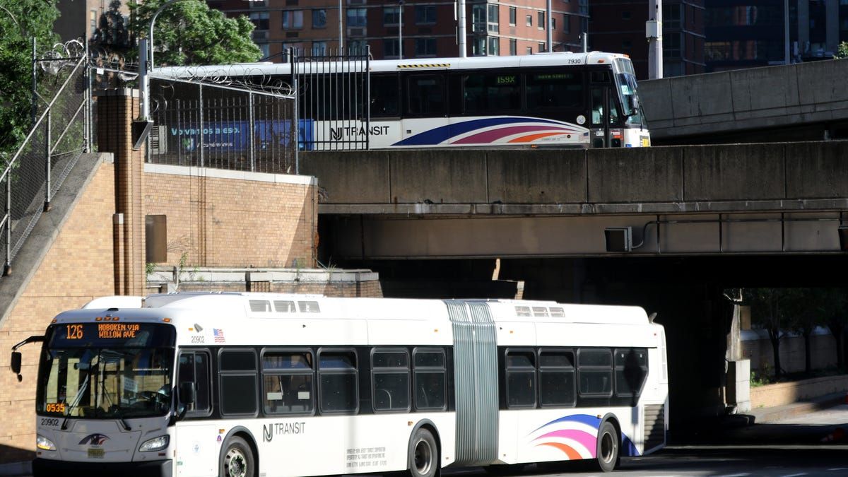 motorists's tweet photo. NYC Congestion Pricing Debate: Buses reduce congestion, but should they be exempt from new tolls?
@motorists #NorthJerseyOnline #NO2CongestionPricing #NO2Tolls #TransitWatch #DrivinginAmerica
https://t.co/Li409wMtkU https://t.co/eh1ru3gd7c
