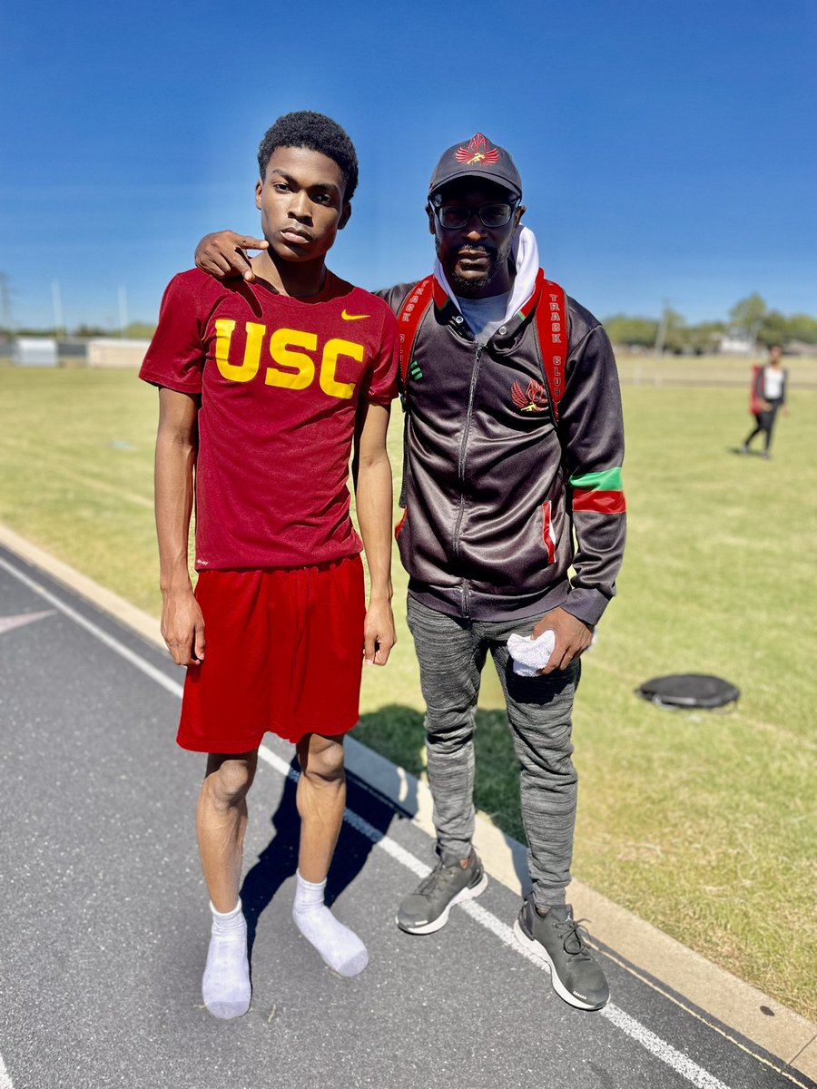 madetrackclub's tweet photo. His name is #TandonChampion, his last name says it all… My new lit one, 16y/o Junior at L.D. Bell HS watch what I do with him… Dropping that pressure on em, that’s how diamonds are created 💎🤞🏿
#trackdog #madetrackclub #athlete #offseason #training #explore #explorepage https://t.co/n32g7hqhxv