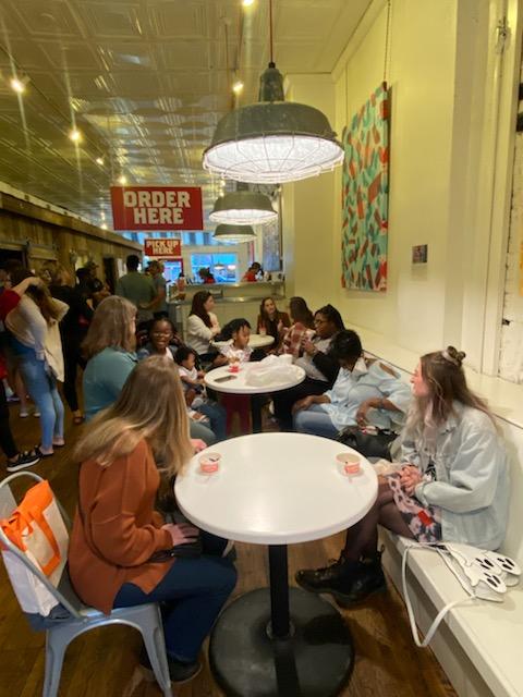 utkcsw's tweet photo. We had a great time yesterday in Chattanooga meeting with some of our online MSSW students!
Thanks for coming out and enjoying some ice cream and great conversations with us! #OnlineMSSW #UTCSW #Chattanooga #Clumpies https://t.co/TLRLhVf3im
