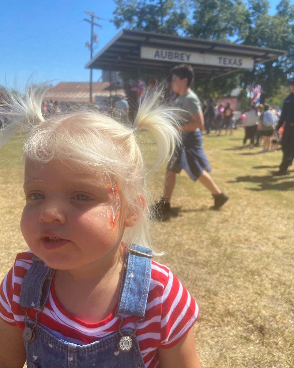 Ms_HeatherBaker's tweet photo. Aubrey Peanut Festival 🥜 was a success! It was so much fun watching the parade, shopping, and playing in the kid zone. #aubreyproud 🤍❤️ https://t.co/D3kx53FqEP