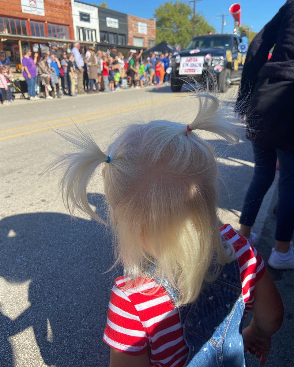Aubrey Peanut Festival 🥜 was a success! It was so much fun watching the parade, shopping, and playing in the kid zone. #aubreyproud 🤍❤️
