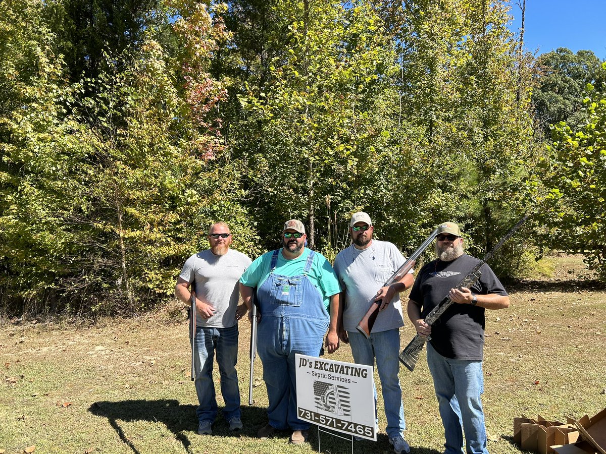 jdlbooger's tweet photo. A large crowd to support @TNHighwayPatrol officer Lee Russell scholarship fund. Beautiful weather,bbq and guns makes for a great Saturday. But less we forget the officers and their family’s in these hard days and always be in remembrance. 🙏 https://t.co/hkJEtrmYmm