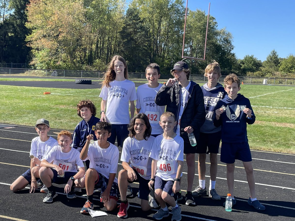 LorenThorburn's tweet photo. Chelsea Beach MS XC raced at Stockbridge Invitational today. 18 out of 21 runners had PRs!  Boys 2nd out 15 teams and girls 11th out of 12 teams. Four boys placed in the top 25 and earned medals. Congrats!! https://t.co/tz3rIGYB9F