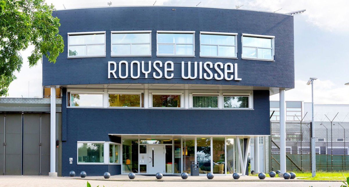 #5 Dagen van <a href="/NPORadio1/">NPO Radio 1</a> staat deze week bij de #tbs-kliniek <a href="/deRooyseWissel/">FPC de Rooyse Wissel</a> in @degemeenteOostrum. Werkt het en waarom zijn ze zo omstreden? <a href="/waldyvangeenen/">Waldy</a> en <a href="/Rensturk/">Rens Turk</a>  nemen een kijkje
#ntr #powned 📻 20.00 uur