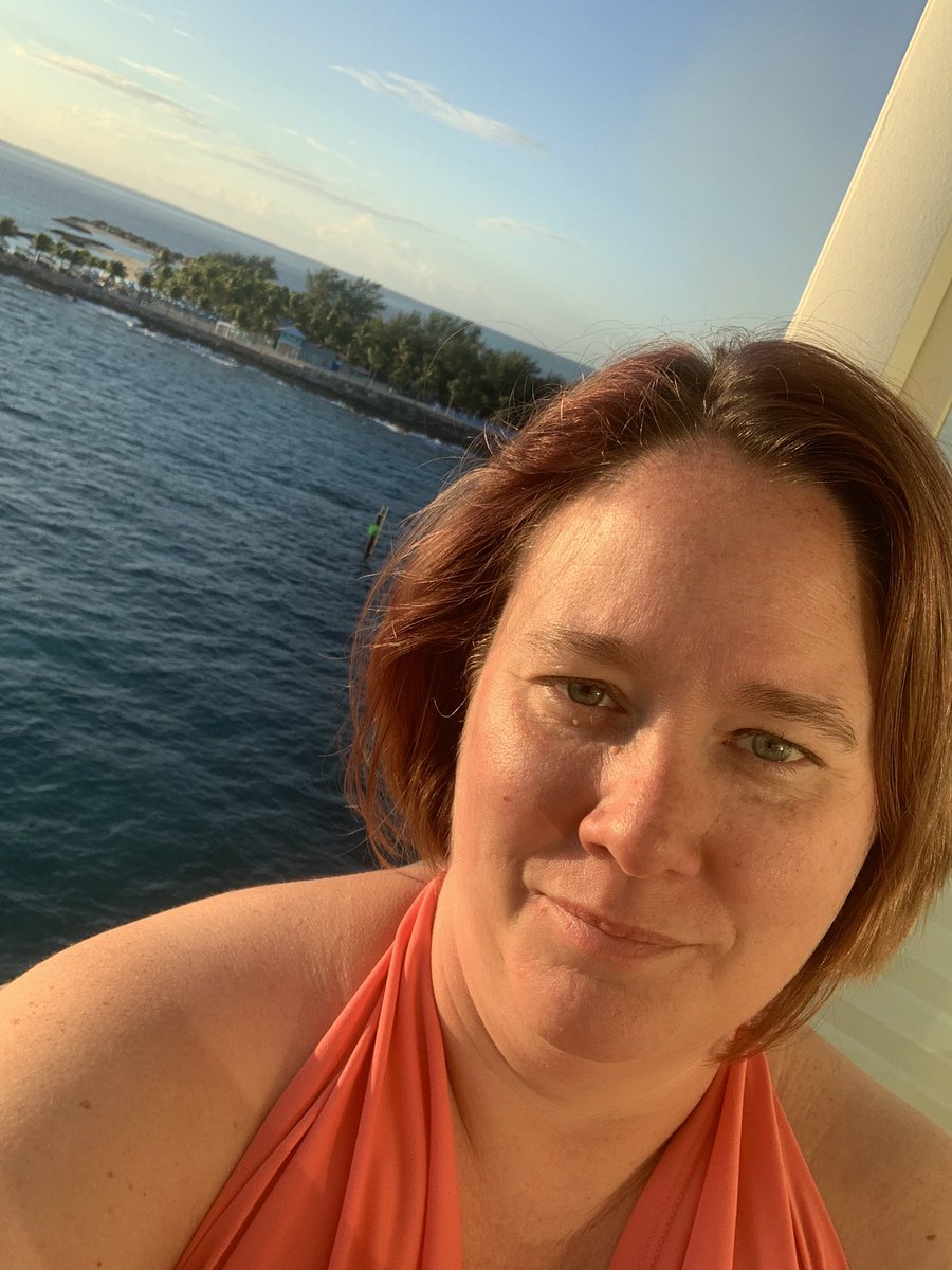 MrsALSchmidt's tweet photo. Our Royal Caribbean cruise has been amazing! 🛳🏖🥂🍾 https://t.co/909WkZN5HZ