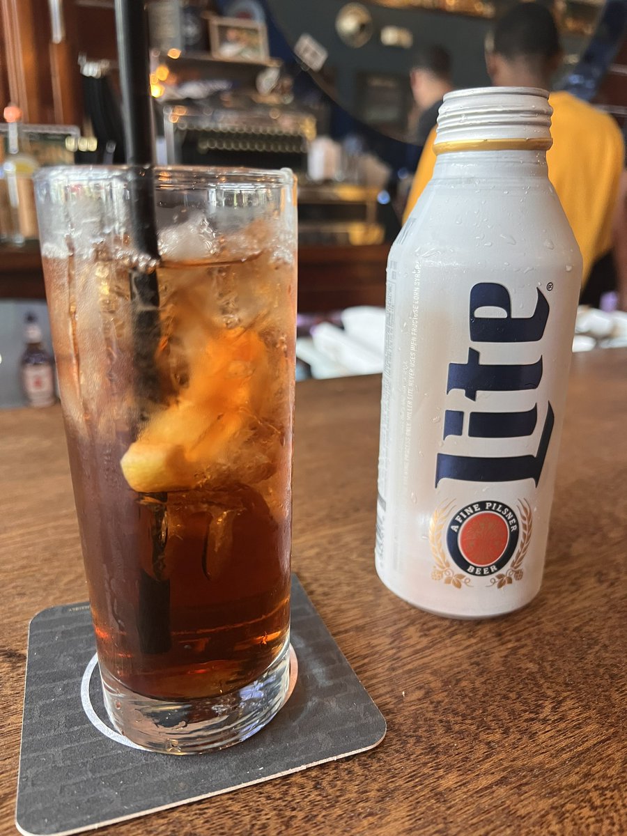 Nikki2ny's tweet photo. @lukecombs pre-gaming down the street .. Looking forward to seeing you for the 3rd time tonight  .. #bootlegger but wasn’t lucky enough for a meet and greet!❤️ sing #houstonwehaveaproblem  #Albany https://t.co/8nf45BzHwB