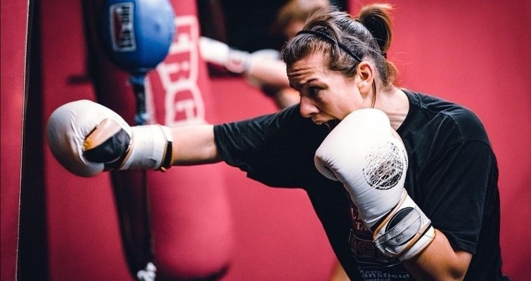 🥊 Kirsty Hill defeats <a href="/FergusonBeccy/">Beccy “firebomb”Ferguson</a> by points decision (60-54)

Hill remains undefeated as a professional and moves to 2-0 after an impressive performance 
 
@intuboxing | <a href="/boxing_social/">Boxing Social</a> 

#LiftOff #Boxing #StewartFields