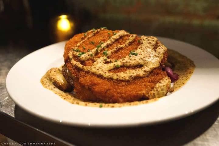 We're kicking off Oktoberfest and running our specials all weekend long! Come try our Pork Schnitzel and Oktoberfest Sausage Fest, as well as some featured draft and bottled German beers! 😋🍺💖🍁
menotomygrill.com