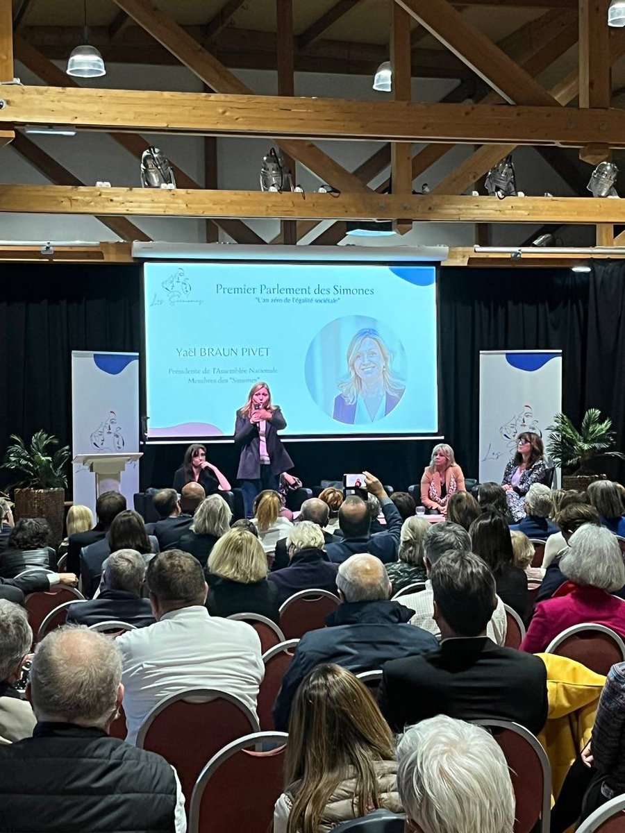 Ce soir avec les <a href="/LesSimones_/">Les Simones</a> au Croisic pour échanger sur la société civile et les femmes en politique 👏👏<a href="/f_personne/">Pascale Fontenel-Personne</a> <a href="/sandrinejossoan/">Sandrine JOSSO</a> <a href="/juliedelpech72/">Julie Delpech</a> 
Nous avons besoin de tous les engagés, la politique est l’affaire de tous et toutes ;)