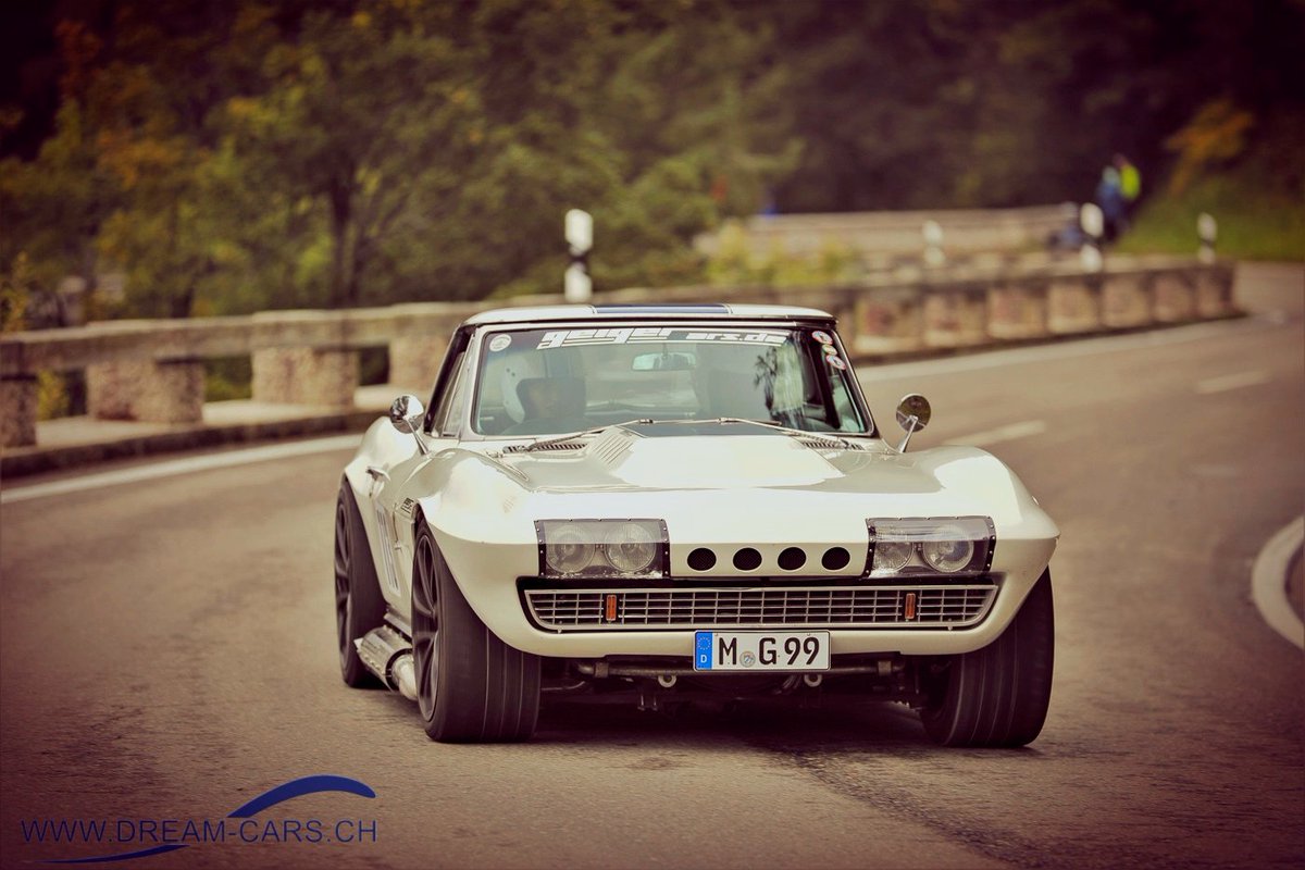 dreamcar_ch's tweet photo. Rossfeldrennen 2022, Karl Geiger mit seiner Chevrolet Corvette C2/3 Special. #corvette #corvettec2 #karlgeiger #rossfeldrennen #uscars https://t.co/UJRfmHL9Hu