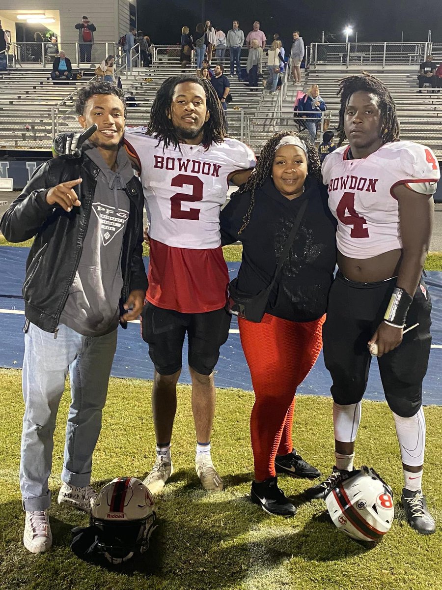 bowdonrecruits's tweet photo. Big night for these two Red Devils last night. @DreamWayTJ rushed 24 time for 154 and a TD. @beasley0216 rushed 18 times for 128 and a TD and threw for another. Big time players get big in big time games. @GlenHarding10 @scottkcowart44 @RecruitGeorgia @NwGaFootball https://t.co/QcSWDIuNY7