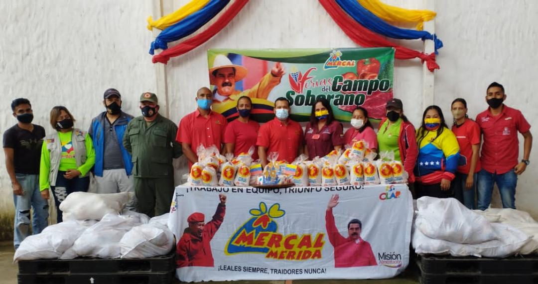 MinAlimenVen's tweet photo. #Mérida | Desde el sector El Llano, parroquia San Juan del municipio Sucre, llevamos atención a 276 familias con el despliegue de la Feria del Campo Soberano, donde se distruyeron proteína animal y víveres

#1Oct 
#AlimentarEsVencer https://t.co/BDMA5qdlXy
