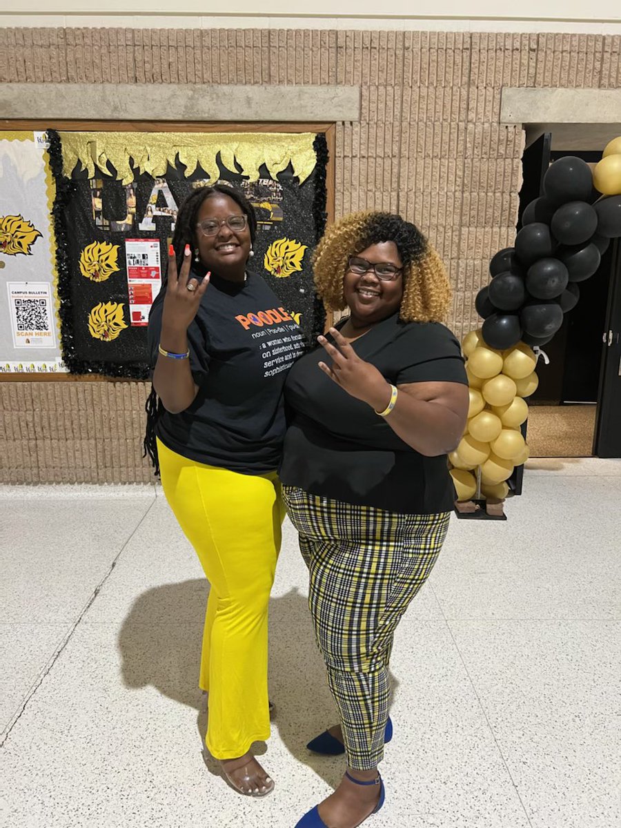 AlphaChi1944's tweet photo. Thursday evening Soror Hill; along with Sorors from Alpha Chi Sigma supported the Student Government Association’s Sexual Assault seminar. Sorors learned vital information on SA, and will take this knowledge for self and to help others 💛🐩💙
#sgrho #uapb #prettypoodles https://t.co/QJXUyeOGX0