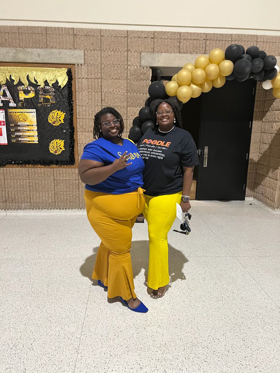 AlphaChi1944's tweet photo. Thursday evening Soror Hill; along with Sorors from Alpha Chi Sigma supported the Student Government Association’s Sexual Assault seminar. Sorors learned vital information on SA, and will take this knowledge for self and to help others 💛🐩💙
#sgrho #uapb #prettypoodles https://t.co/QJXUyeOGX0