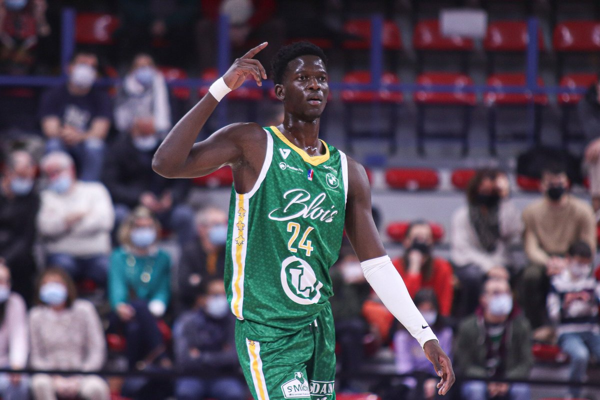Be_BasketFr's tweet photo. Blois s’impose à Paris au bout du suspense (99-104).

🔥 Blois remporte sa troisième victoire consécutive en Betclic ÉLITE.

➡️ https://t.co/xfjA8EijCU

#BetclicÉLITE https://t.co/rS74m3Tt4F