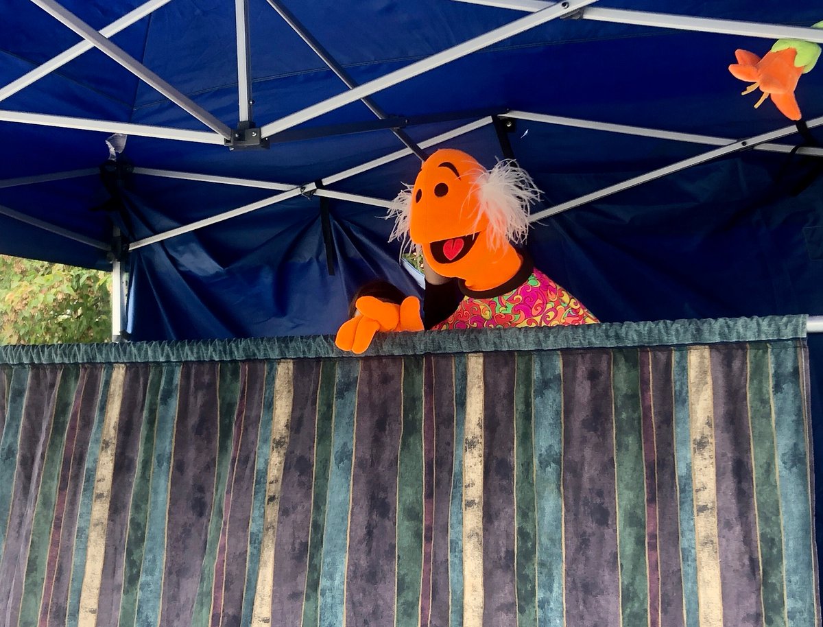 andrewratcliff's tweet photo. Stumbled upon a delightful @Cleveland_PL  puppet show at the @asiatowncle Square-dance Park, and a jazz duo playing at Dave’s Market today!

Pop-up culture @MidTownCleInc https://t.co/O21GYwxDP8