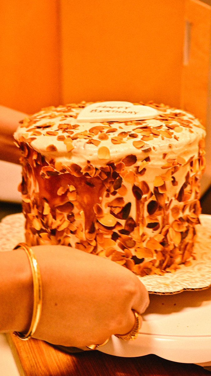 kittybites9's tweet photo. This is so satisfying ☺️

My made Salted Caramel Cake !🫢😍
@MrsAlluring 
#homemade #cake #Caramel #saltedcaramelcake #Trending #birthdaycake #treat https://t.co/4qEcXsPCyJ