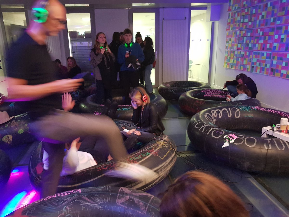 La #NuitBlanche est aussi l'occasion de découvrir autrement les lieux de solidarité <a href="/Paris/">Paris</a> ! N'hésitez pas à visiter ce soir l'expo de <a href="/JacobKhrist/">Jacob Khrist</a> dans le centre d'hébergement le Transfo de <a href="/EMMAUSolidarite/">Emmaüs Solidarité</a> <a href="/Mairie10Paris/">Mairie du 10e</a> 🤩🤩🤩