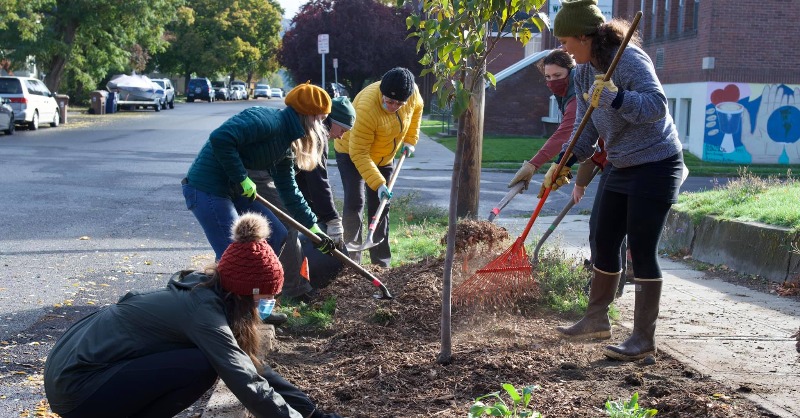patagonia's tweet photo. Join Patagonia grantee @TheLandsCouncil for SpoCanopy Tree Plantings this October! SpoCanopy works to increase Spokane's urban canopy by planting trees in low-income neighborhoods so that everyone has access to green spaces.

Click to learn more and register for this event.