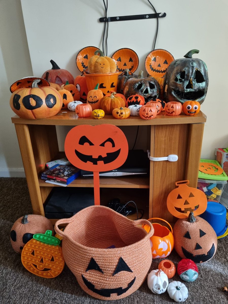 lilithdarkstorm's tweet photo. Happy Halloween month! #NewHeader #spookymonth #spookyname https://t.co/NNudYt3Z5P