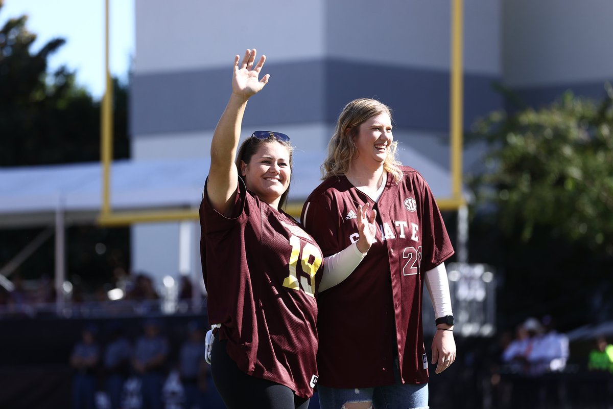 HailStateSB's tweet photo. Welcome home ladies!

@MIASKY3332 ✖️ @annie_willis14 

#StateToTheShow | #HailState🐶 https://t.co/sHYErfCJO0