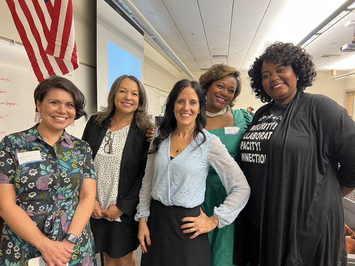 Out here in these Vegas streets at the @harmony_sel #SELSummit . Looking forward to some #collaborations with Denise from <a href="/CCSDFamily/">CCSD Family Engagement Department</a>, Sandra from Dallas ISD, Adriana from Los Angeles USD and <a href="/DrJSanderlin/">Jacqueline Sanderlin, Ed.D.</a> who brought down the house with her keynote address.