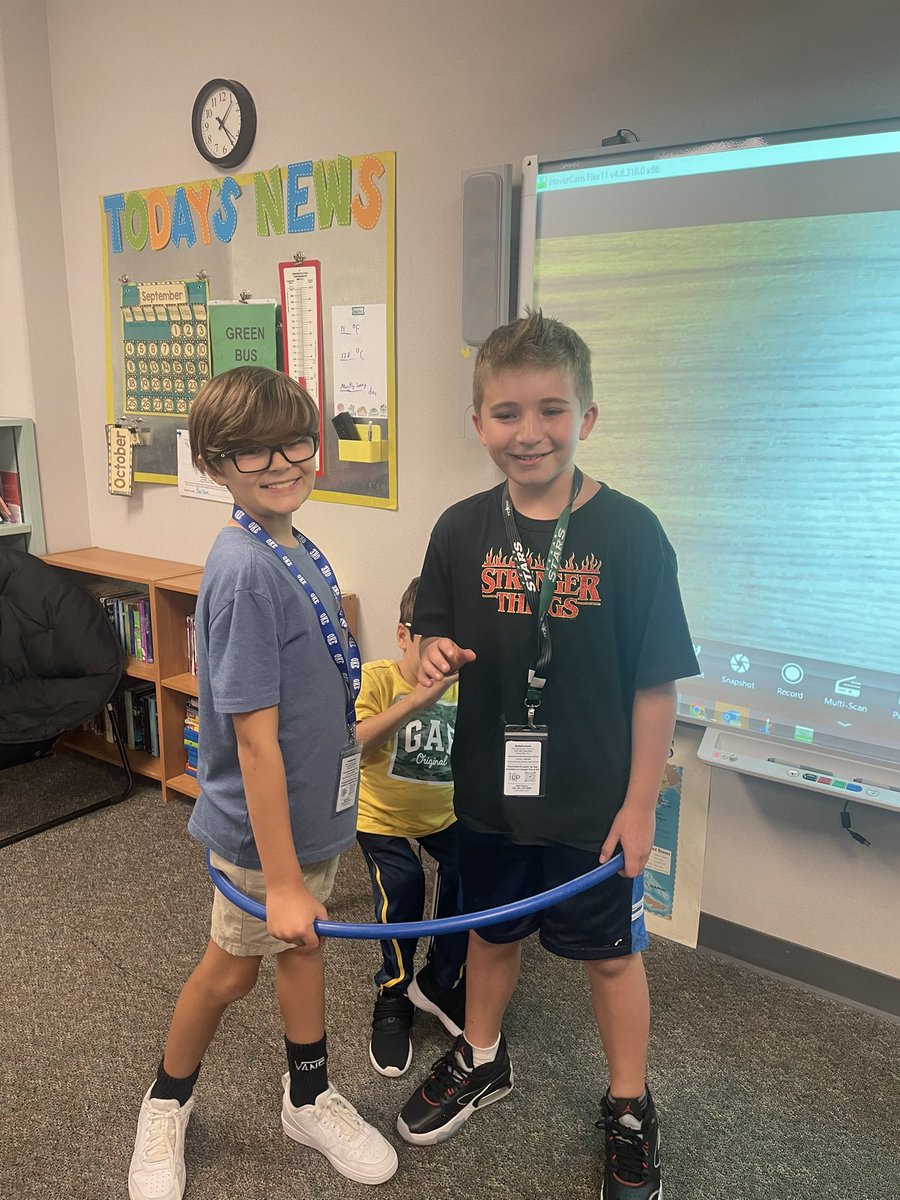Oke5thScience's tweet photo. Less dense, more dense. Density demonstrated! @oke5thgrade #okeisafunplacetobe @malynn_r @katyisd #OKEOutofThisWorld https://t.co/rdfUeJGOql
