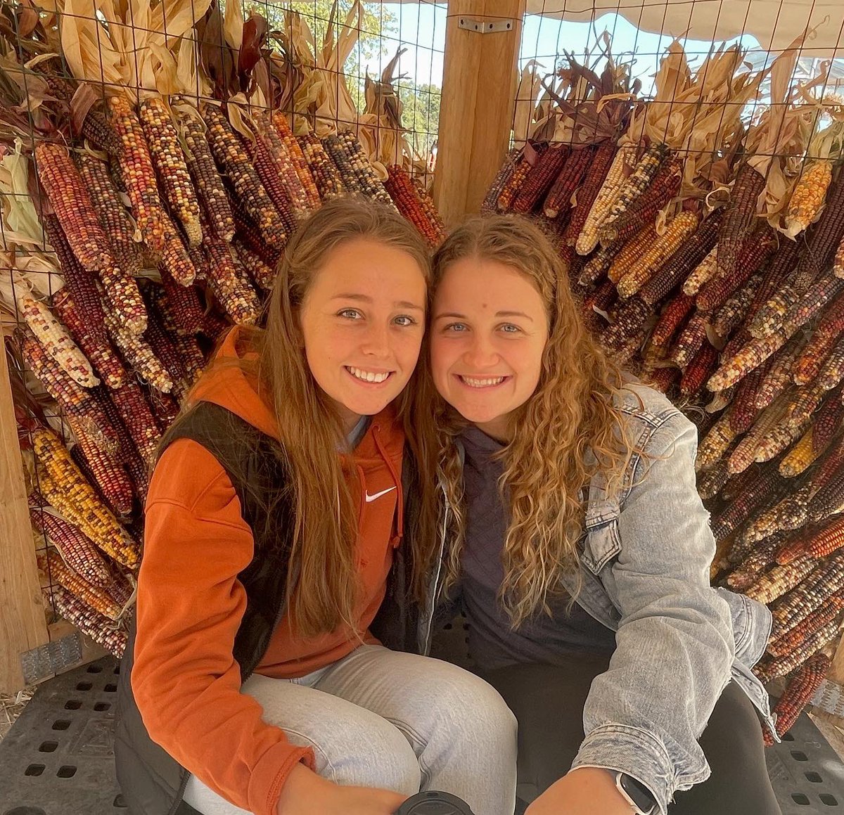 ChargersWBB's tweet photo. fall team activities>>>

we had a blast at meckley’s today🍂 https://t.co/DsbqlAqV96