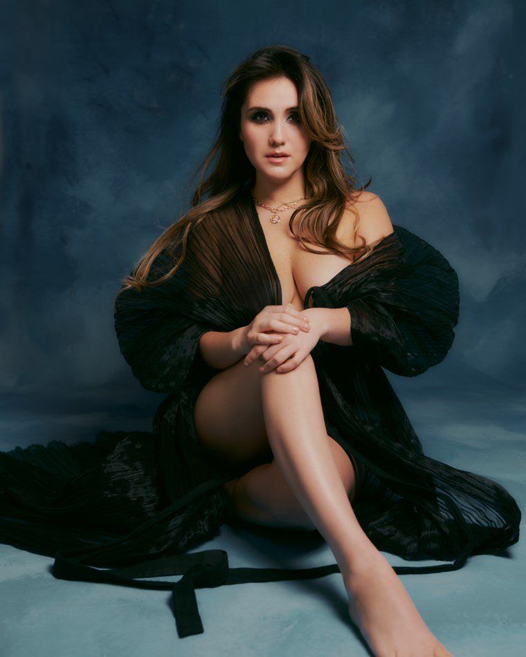 dulcemariainfo's tweet photo. Dulce María agora detém o maior debut solo de uma ex RBD no Spotify com La Que Un Dia Te Amó (122 mil) e o maior debut de uma ex RBD no geral com Amigos Con Derechos (251 mil). GRANDONA! https://t.co/0YkQqLjkSY