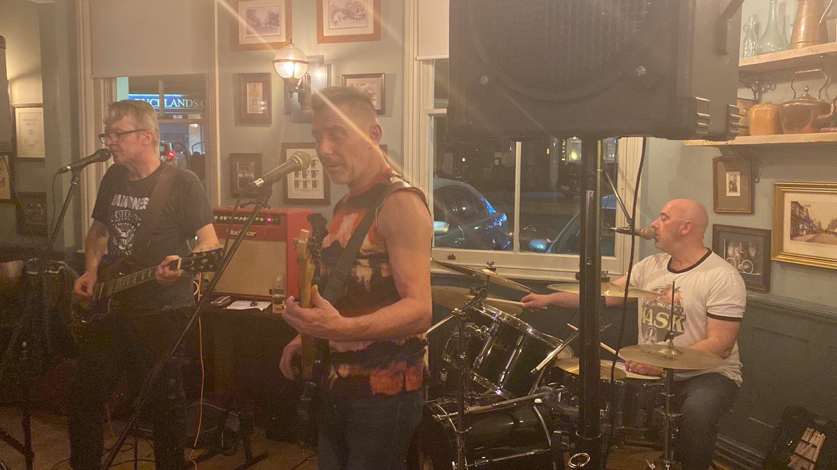 AmbulanceHead's tweet photo. Live at The Garland Redhill 1st Oct https://t.co/5HHJZ7NQ5b