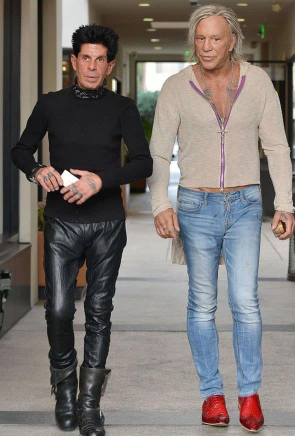joanitoad's tweet photo. ZOOLANDER 3?
No, son Mickey Rourke y su estilista. https://t.co/Hquy5Ddlmh