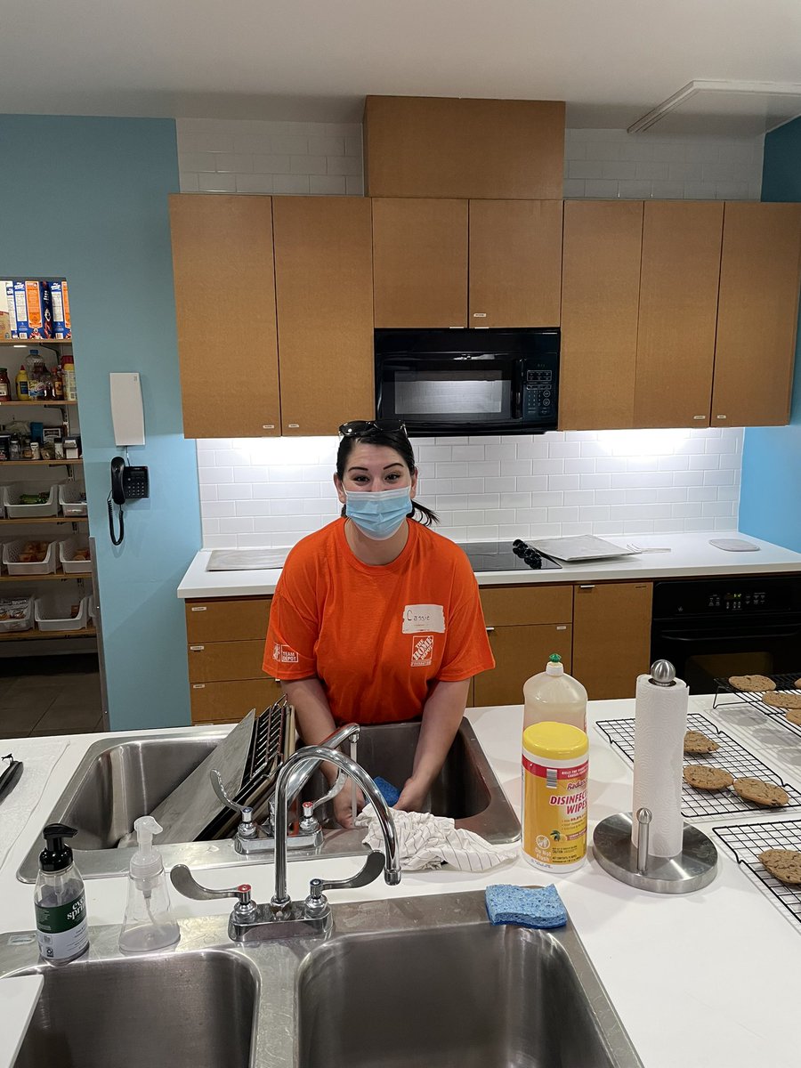 MDep26's tweet photo. Spent some time at the Ronald McDonald house in KC preparing meals for families..we were prepared for 50, but kept on cooking and make over 120 meals! Thanks to Cassie and Natallie for helping out! https://t.co/F9r4zRo2Al