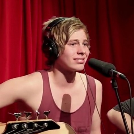 rainberryxgiu's tweet photo. Some things never change @Luke5SOS ✨ https://t.co/LvX9qrUniU