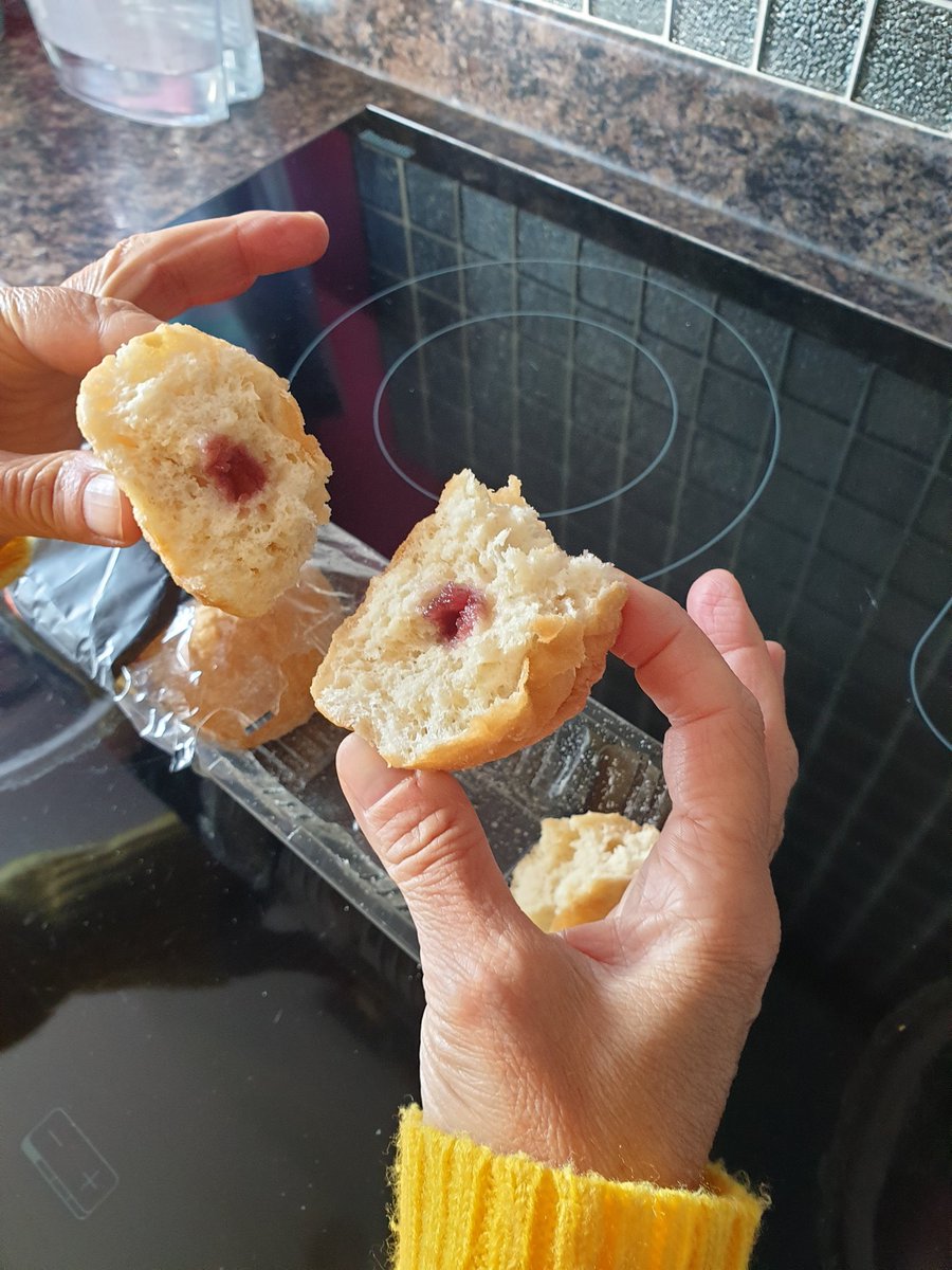 SucramYoga's tweet photo. @Tesco not quite so jazzy jammy treat i was hoping for https://t.co/SWdpMOE81j