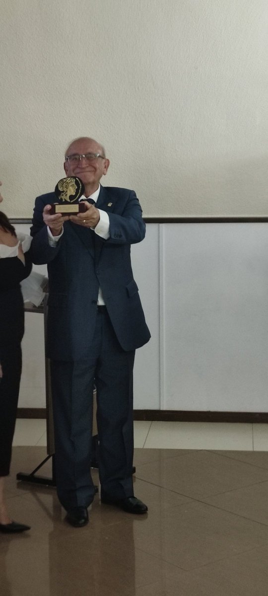 antoniogs_ct's tweet photo. Hoy hemos entregado a Don José Antonio Luque Torres el premio de Cartagenero del Año, muy merecido por toda una vida dispuesto y disponible a trabajar por una mejor #Cartagena y Comarca

#CartagenerodelAño 
#2es+ https://t.co/4miWCjmkSS
