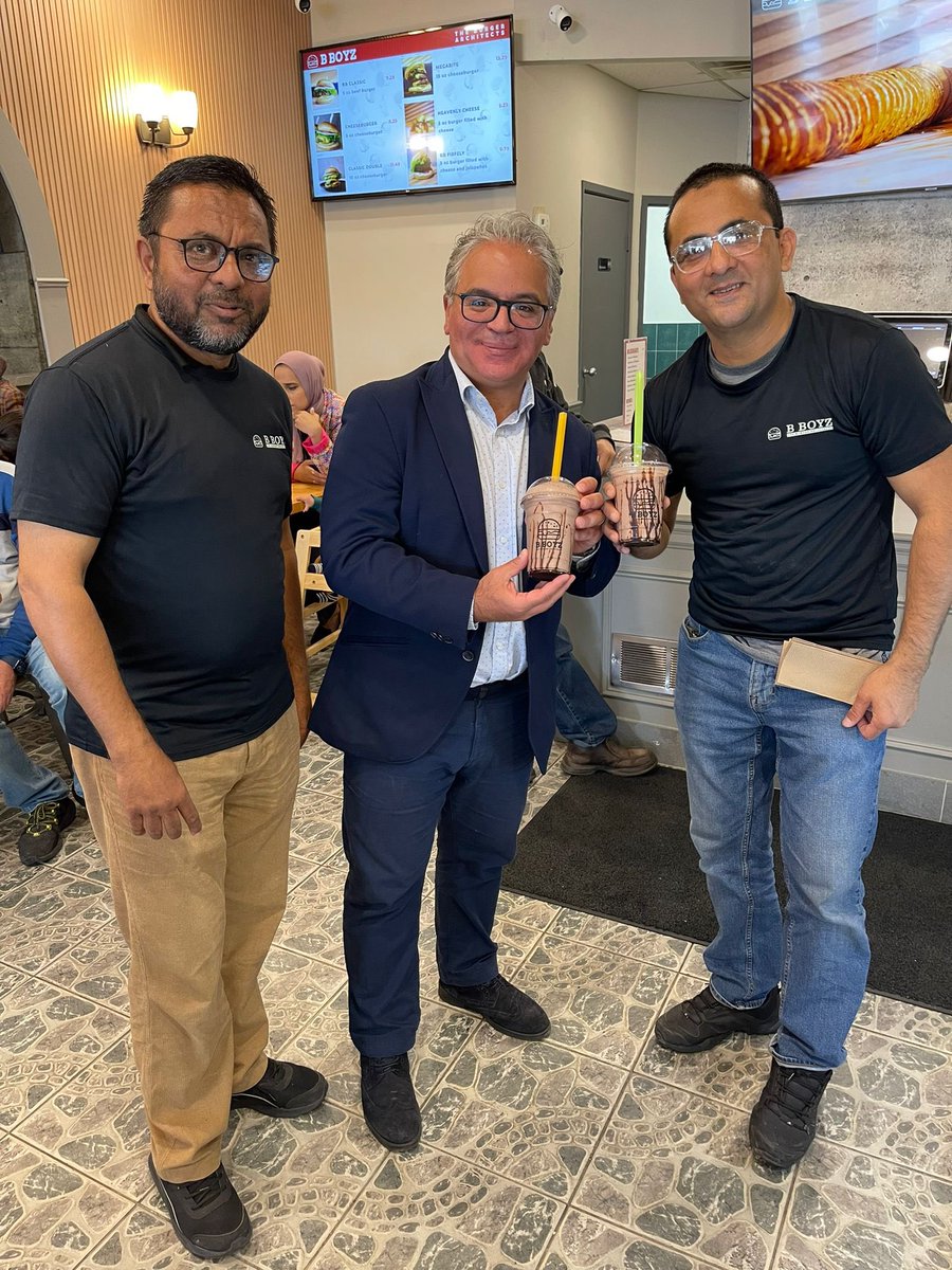 fsorbara's tweet photo. 🔔 #newbusiness in our community!!!
Congratulations to Riyaz Khan and family on the official opening of B Boyz The Burger Architects here in 📍#VaughanWoodbridge.
#SmallBiz are vital for 🇨🇦’s economy. Businesses including #BBoyz are 🔑 for the growth & development of our city. https://t.co/6SZQAP19y0